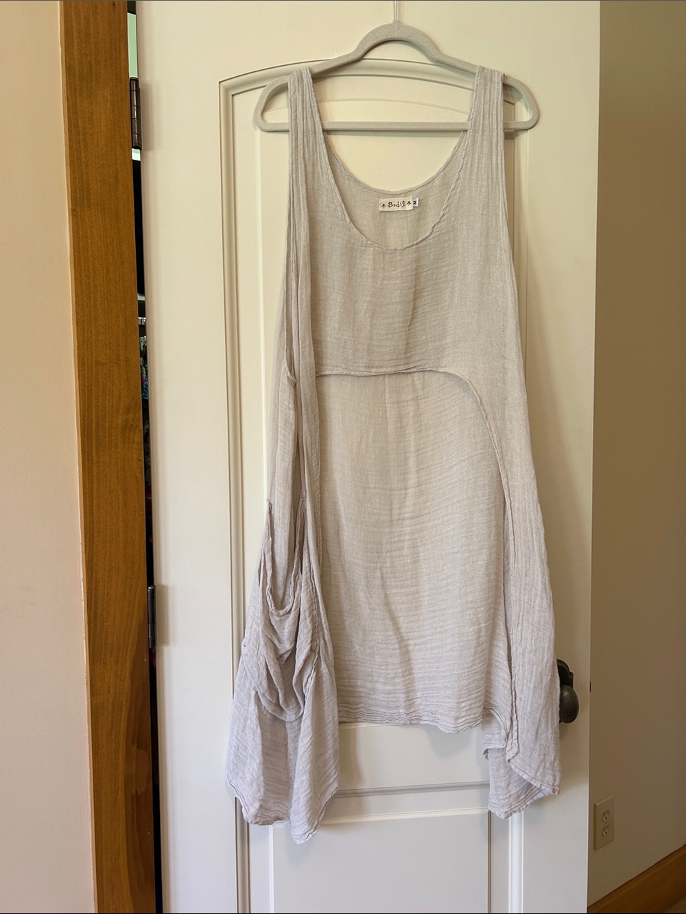 Bodil Light Beige Linen-Textured Sleeveless Top